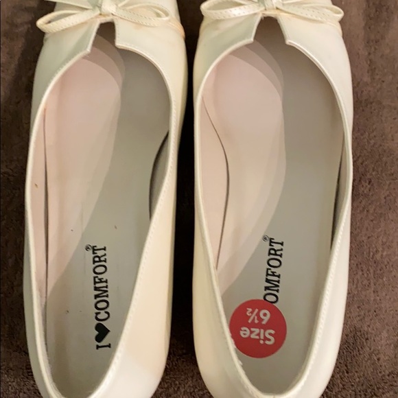 Shoes - Picture 4 of 8